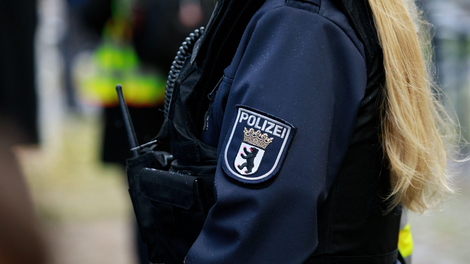 Na srednji šoli v Nemčiji dijak z nožem zabodel učiteljico
