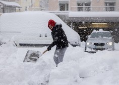 V več slovenskih regijah velike težave zaradi obilnega sneženja