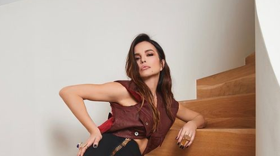 Severina je razkazovala vitke noge, a sledilec je opazil nekaj čisto drugega: "Malo so se ušteli" (foto: Instagram/Severina)