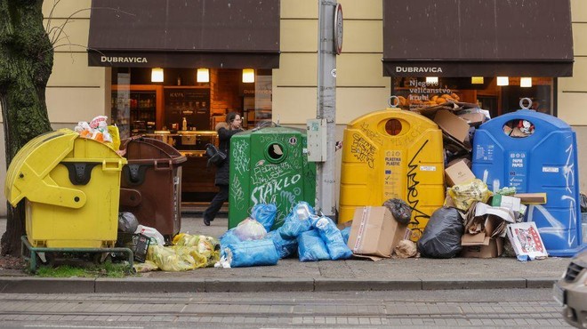 Kaos v Zagrebu: smeti ležijo vsepovsod, smrad se širi po mestnih ulicah, smetarji pa ... (FOTO) (foto: Luka Stanzl/Pixsell/Bobo)