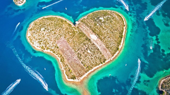 Želite svoji boljši polovici podariti otok v obliki srca? Toliko boste morali odšteti zanj (foto: Profimedia)