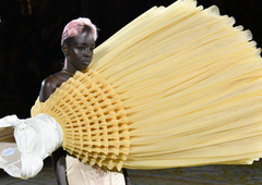 Bomo takšne modne kreacije kmalu videli na evropskih ulicah?