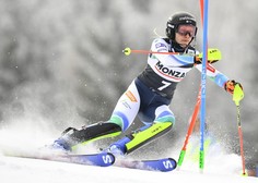 V prvi slalomski vožnji v finalu obe Slovenki