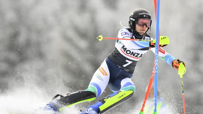 V prvi slalomski vožnji v finalu obe Slovenki (foto: Profimedia)