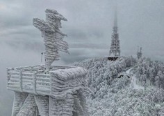 Ko se narava poigra: zima je na priljubljenem slovenskem vrhu ustvarila neverjetne ledene skulpture