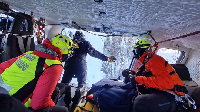Pazljivo v visokogorju: ta konec tedna več Slovencev reševali s helikopterjem (foto: Policijska uprava Kranj)