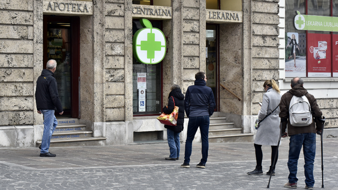 Nikar ne spreglejte: od 1. aprila dalje se pri prevzemu zdravil v lekarnah obeta odmevna novost (foto: Žiga Živulović jr./BOBO)