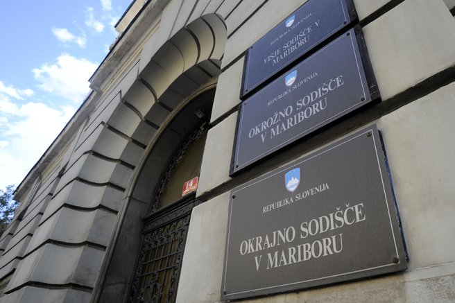 Mariborsko sodišče izreklo 12-letno kazen morilcu svoje partnerice