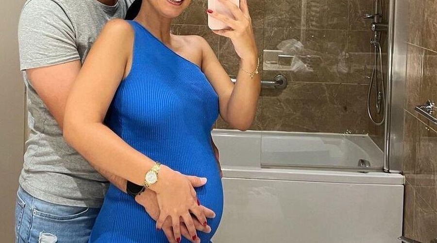 Znana Slovenka prvič po porodu pokazala, kako je videti v kopalkah. Takšnega odziva svojih oboževalcev zagotovo ni pričakovala (foto: Instagram/Lepa afna, fotomontaža)