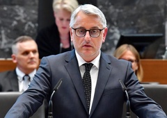 Prvaki koalicijskih strank ostro proti t. i. vaškim stražam: "V Sloveniji ni prostora za nobene vaške straže ali samooklicane vojake"