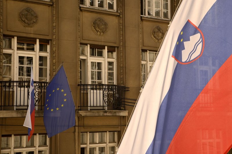 Slovenija se bo kot ena prvih evropskih držav v novem letu dodatno zadolžila za 30 let