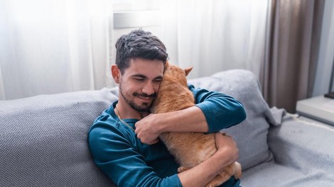 Zakaj se nekatere mačke rade crkljajo in druge ne?