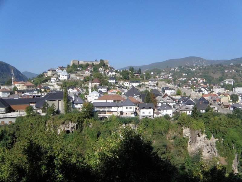 Mrkonjić Grad se nahaja v bližini Jajca,  v zahodnem delu Republike Srbske, entitete Bosne in Hercegovine.