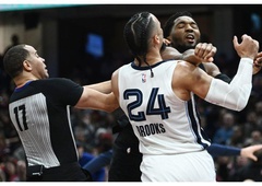 Na tekmi lige NBA najprej udarec v mednožje, nato so zapele pesti