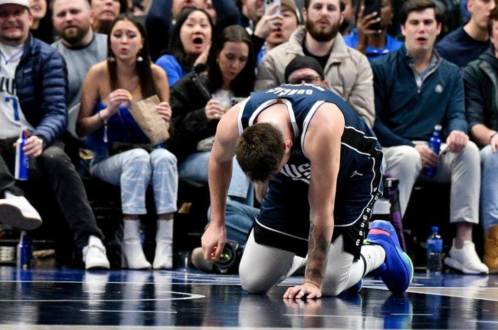 To pa je udarec! Luka Dončić zaradi poškodbe na stranskem tiru, Dallas sporočil slabo novico (foto: Profimedia)