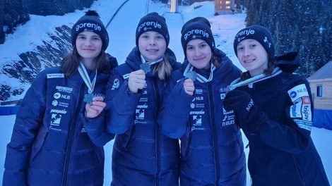 Dekleta še uspešnejša od fantov: slovenske skakalke so se v Kanadi razveselile naslova svetovnih podprvakinj