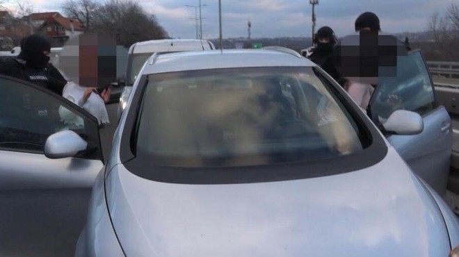 V Beogradu aretirali Slovenki: zamaskirani policisti so ju zaustavili sredi ceste, sledile so filmske scene (FOTO) (foto: MUP Srbije)