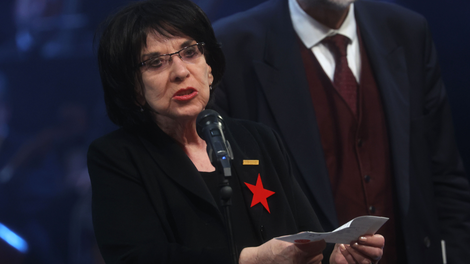 Svetlano Makarovič na oder Cankarjevega doma pospremil Jaša Jenull