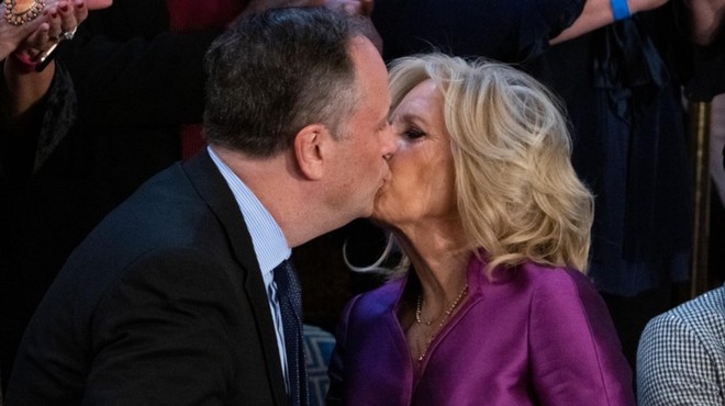 Saj ni res, pa je: Jill Biden in mož Kamale Harris sta se poljubila na usta (VIDEO) (foto: Profimedia)