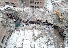 Slovenska enota civilne zaščite je prispela v Turčijo, zaradi potresov umrlo že več kot 11.200 ljudi