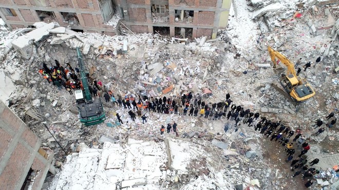 Slovenska enota civilne zaščite je prispela v Turčijo, zaradi potresov umrlo že več kot 11.200 ljudi (foto: Profimedia)