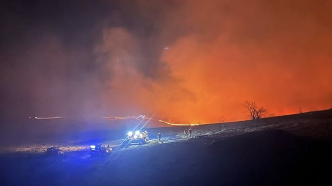 Obsežen požar nad Rakitovcem je zaenkrat obvladan, na požarišču je ostalo še nekaj deset gasilcev (foto: Facebook/PGD Komen)