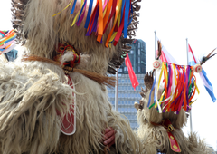 Zaradi kurentovanj po Sloveniji celo popolne zapore cest (imamo zemljevid)