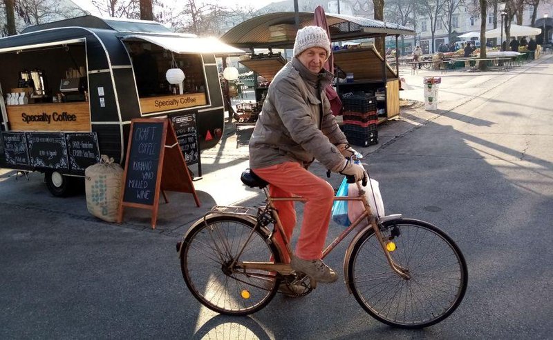 Gospod Primož redno kolesari tudi v mrzlih zimskih razmerah.