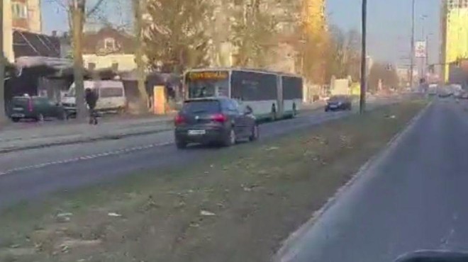 Več sreče kot pameti! Groza sredi Ljubljane, voznica po Celovški cesti vozila v napačni smeri (VIDEO) (foto: Facebook/Samo Čede/posnetek zaslona)