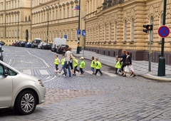 Previdno na cesti: s koncem zimskih počitnic v prometu spet več otrok