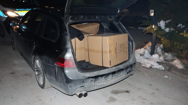 Medtem ko je cela Slovenija spala, so drzni 18-letniki kradli hladilnike: koliko so jih spravili v vozilo? (foto: Policija)