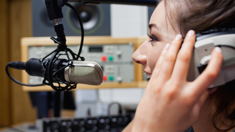Radio ni več to, kar je bil: mlajše generacije klasičnim platformam niso več naklonjene
