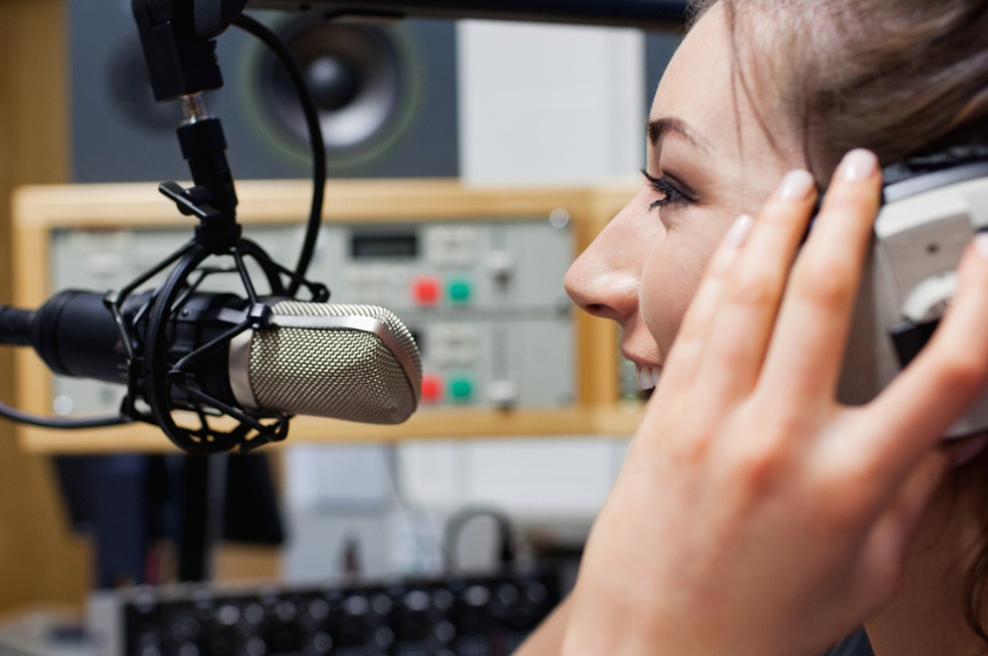 Radio ni več to, kar je bil: mlajše generacije klasičnim platformam niso več naklonjene (foto: Profimedia)