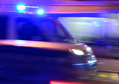 Bizarna nesreča: mladoletnika se zaradi zastrupitve borita za življenje