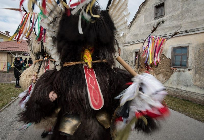 “Maskiranje je prastara stvar, ljudje so že od nekdaj verjeli, da na ta način pride do srečanja med tistimi, ki so že odšli v onostranstvo, in tistimi, ki smo še tu.”