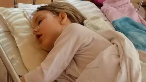 Srce parajoča zgodba petletne Loti: "Prej nasmejana in razigrana deklica je postala bleda senca same sebe"
