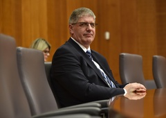 Minister Poklukar v ekipo najožjih sodelavcev povabil ...