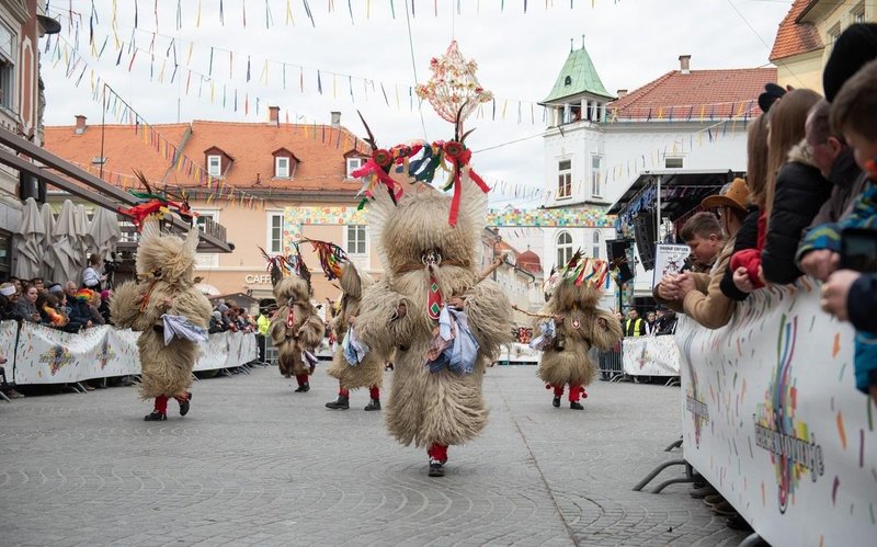 Drugje v Evropi najdemo podobne tradicionalne like, denimo v Bolgariji, a kurent je le slovenski, avtentičen in po njem nas pozna zdaj ves svet.