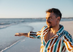 Žan Serčič videospot za nov singel posnel na sanjskem otoku