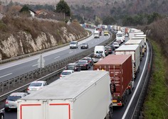 Zaradi prometne nesreče večkilometrski zastoj v smeri proti Ljubljani