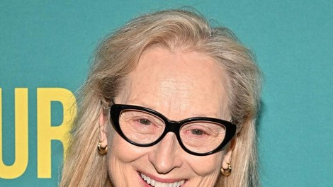 73-letna Meryl Streep blestela v živo rdečih hlačah: to ni za vsakogar