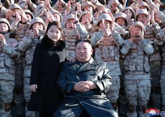 Severnokorejski voditelj zopet rožlja z jedrskim orožjem (komu zdaj grozi?)