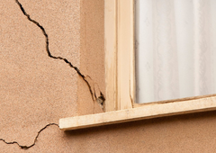 Mnogi prebivalci so od strahu bežali iz stavb: tla naj bi se po besedah seizmologa v Sloveniji tresla še nekaj dni