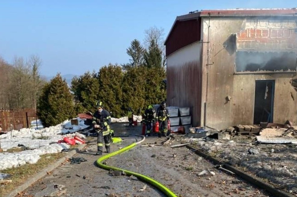 Znane nove informacije eksplozije: za življenje naj bi se borila lastnik tovarne in njegov sin (foto: N1)