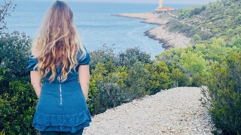 Znana Slovenka šokirala s srce parajočo zgodbo iz otroštva: "Pri njej sem lahko jedla in se najedla"