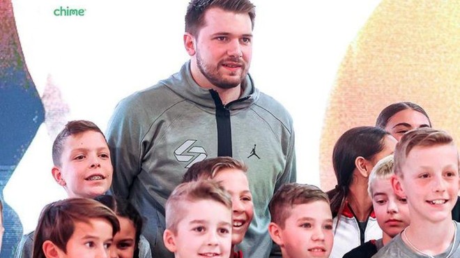 Luka Dončić navdušil tiste, ki se šele učijo košarkarske "abecede" (foto: Instagram/Dallas Mavericks)