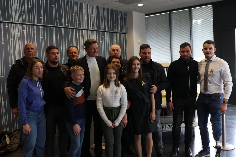 Legendarna katrca tudi uradno dobila novega lastnika: Pahor izročil ključe družini Fratar (foto: Borut Živulovič /BOBO)