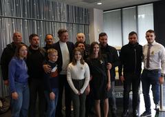 Legendarna katrca tudi uradno dobila novega lastnika: Pahor izročil ključe družini Fratar