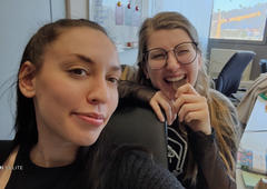 Poglejte v zakulisje naše Metropolitan ekipe, ki skrbi za Facebook, Instagram in TikTok objave