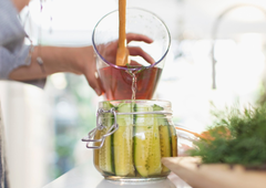 Če še niste poskusili redno piti soka kislih kumaric, poskusite: vaše telo vam bo hvaležno